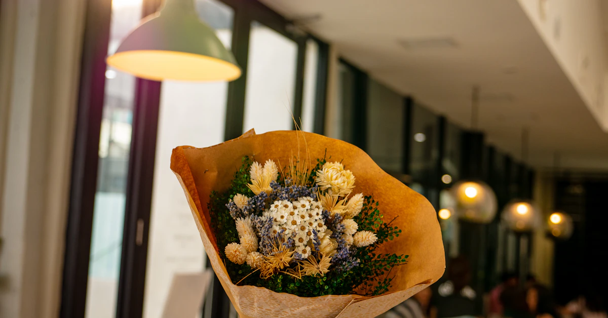 yellow and white petaled flower arrangement